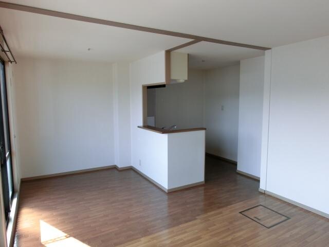 物件内観写真5　(リビング)