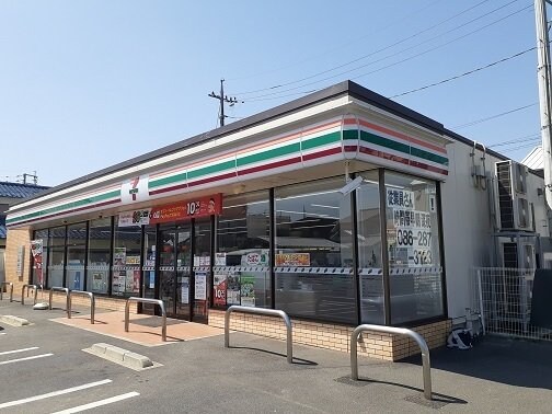 物件外観写真2　(セブンイレブン岡山小山店まで600m)