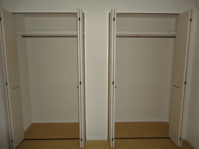 物件内観写真15　(クローゼット（北側洋室）)