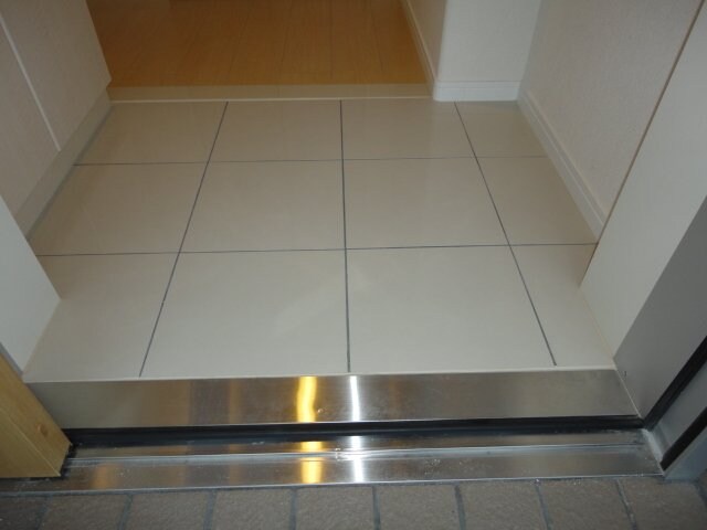 物件内観写真17　(玄関内)