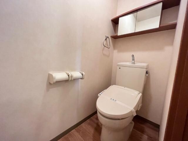 物件内観写真8　(トイレ)