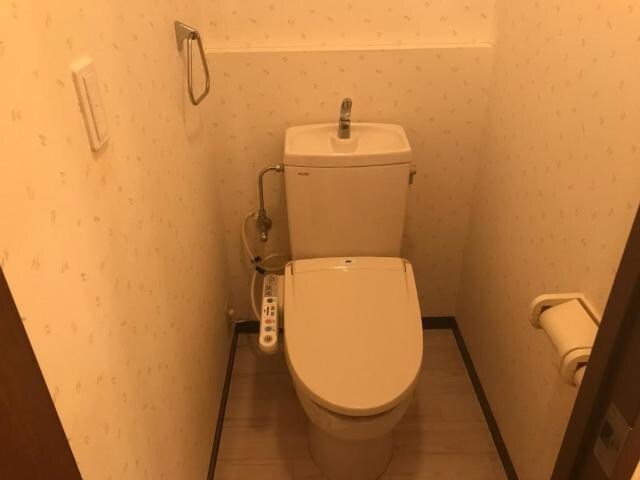 物件内観写真16　(シャワー付トイレ)