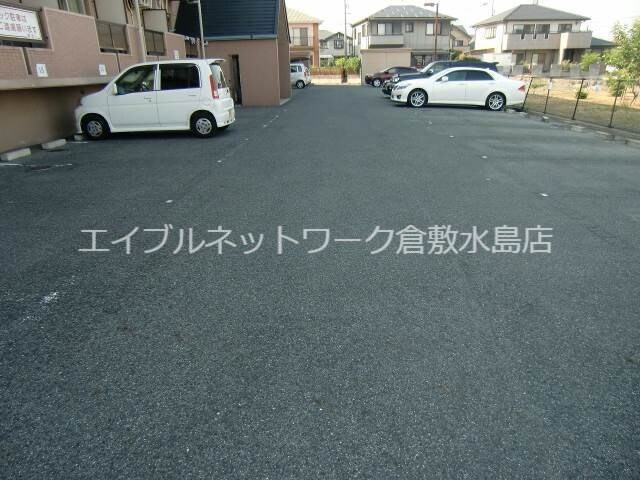 物件外観写真3　(駐車場)
