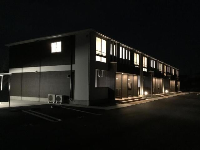 物件外観写真3　(外観写真（夜）)
