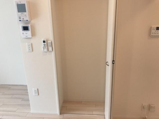 物件内観写真24　(リビング収納)