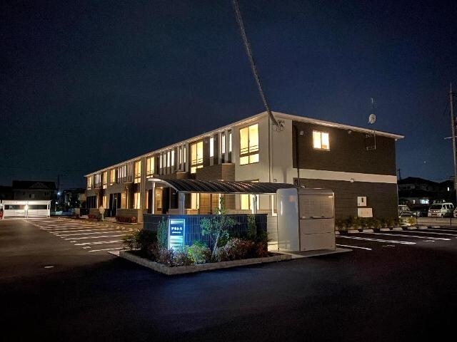 物件外観写真3　(外観写真（夜）)