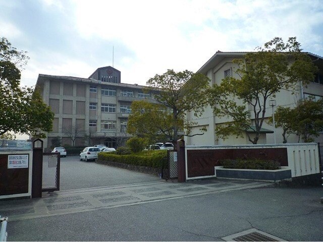 物件外観写真7　(連島南中学校まで1400m)