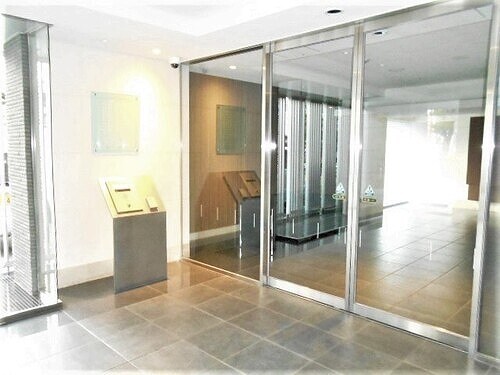 物件外観写真3　(オートロック　※2022年4月撮影)