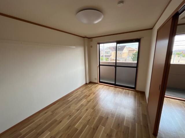 物件内観写真11　(洋室)