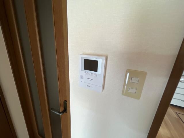 物件内観写真14　(カメラ付インターホン)