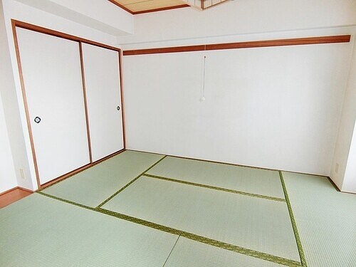 物件内観写真11　(和室（約6.3畳）　※2021年4月撮影)