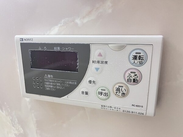 建物設備(給湯器操作パネル　※2023年10月撮影)