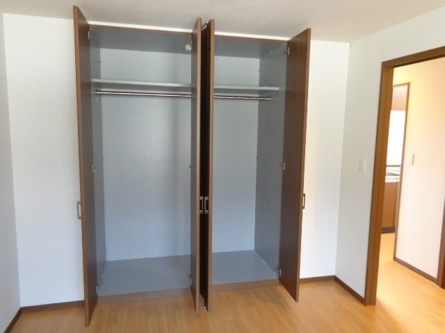 物件内観写真13　(北洋室収納)