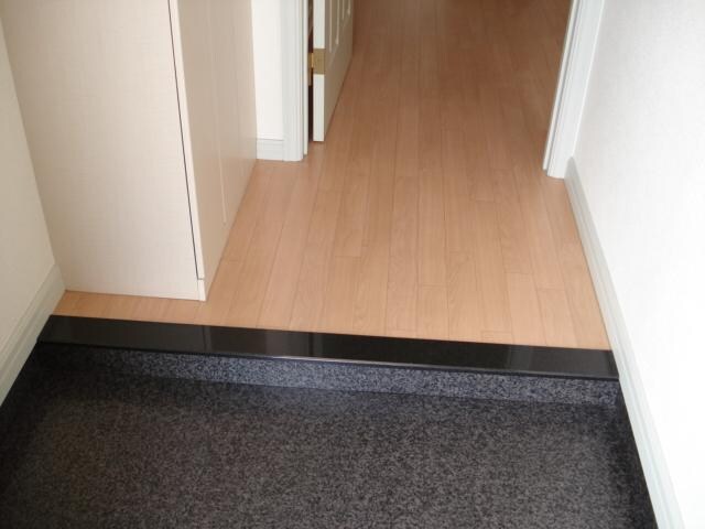 物件外観写真4　(玄関)
