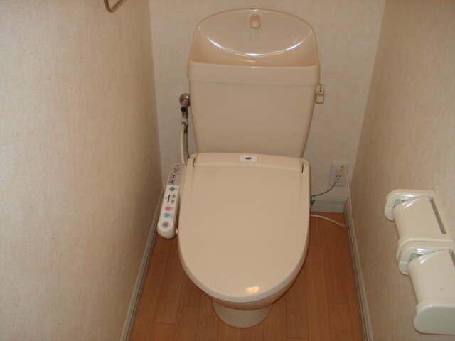 物件内観写真13　(シャワー付トイレ)