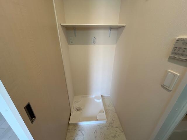 物件内観写真14　(洗濯機置場)