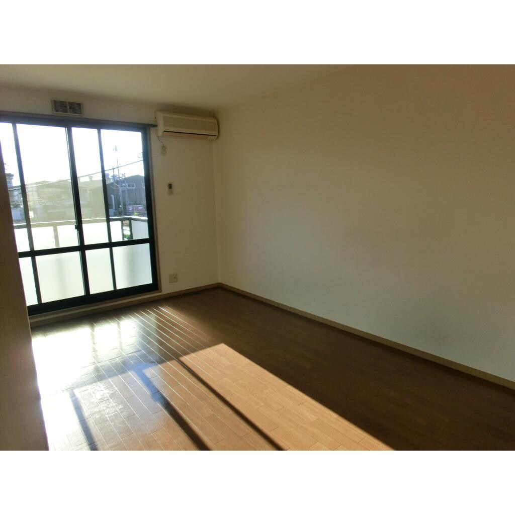 物件内観写真2　(リビング)