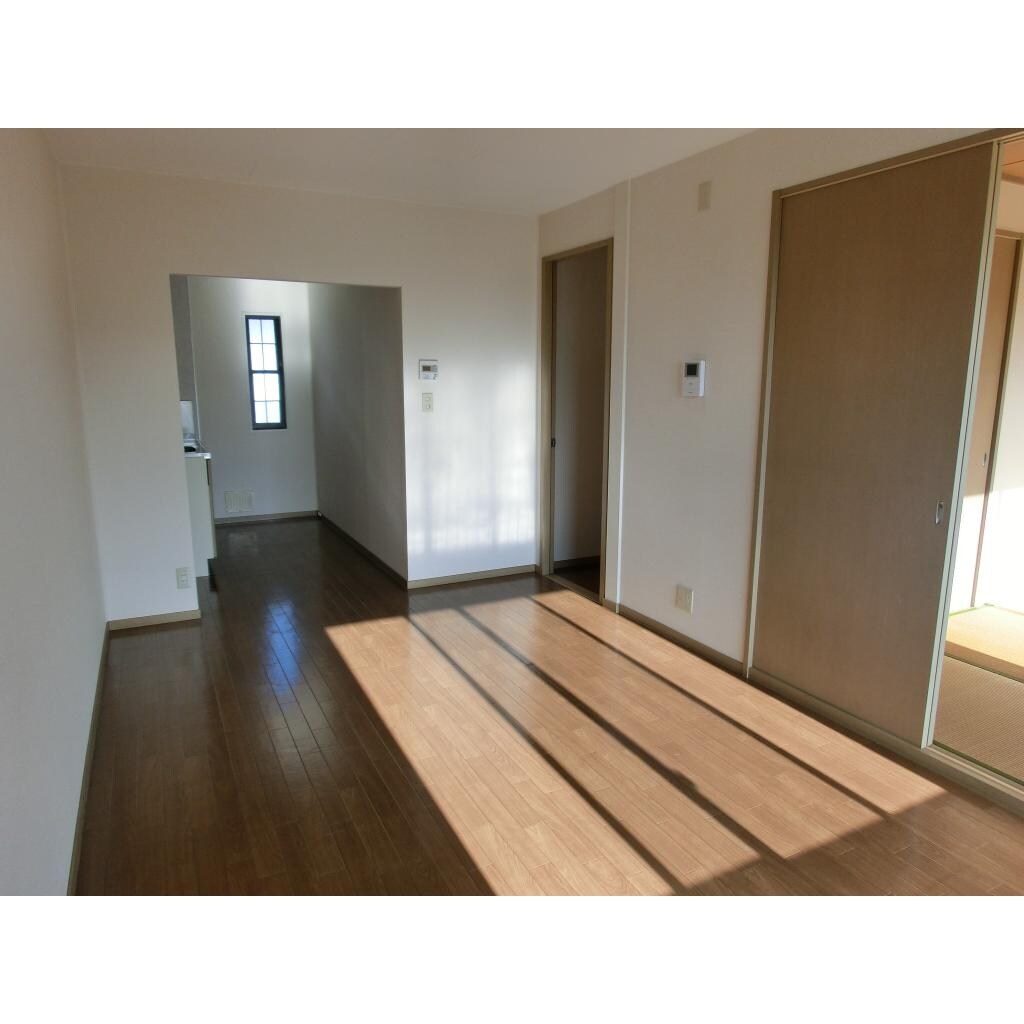 物件内観写真6　(リビング)