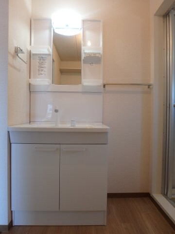 物件内観写真15　(西中新田　フォンテーヌB　2LDK　独立洗面台)