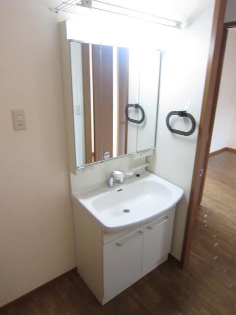 物件内観写真8　(洗面所)