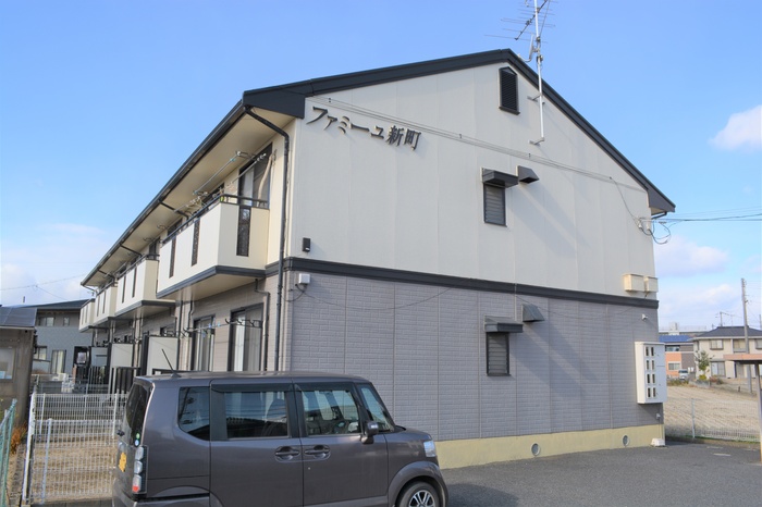 ファミーユ新町