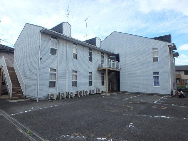 物件外観写真2　(B棟外観)