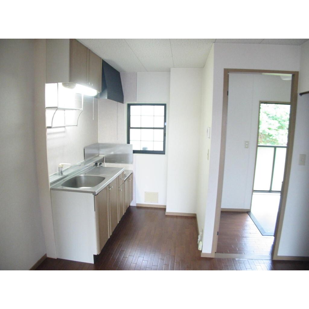 物件内観写真3　(リビング)