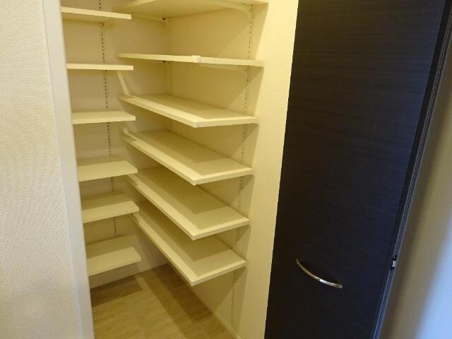 物件内観写真10　(玄関)