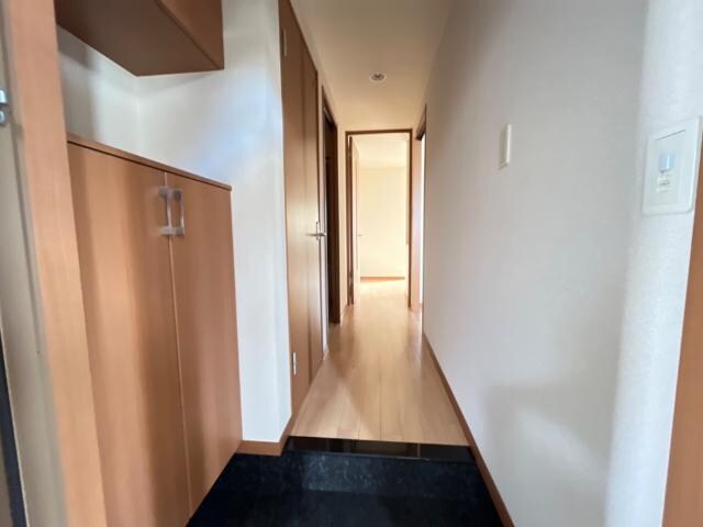 物件内観写真9　(玄関)