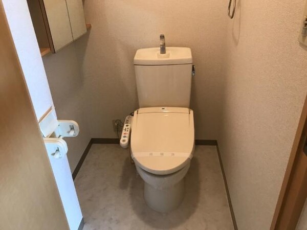 トイレ(シャワー付きトイレ)