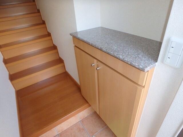 物件内観写真24　(総社市井手　グランパレＫ　1LDＫ　下駄箱)