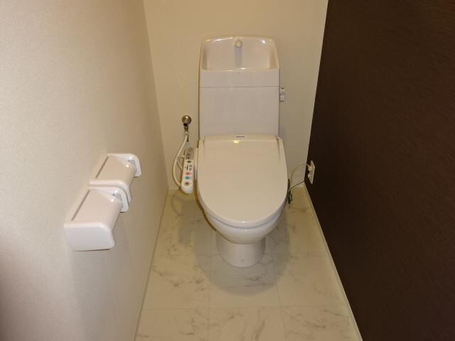 物件内観写真13　(シャワー付トイレ)