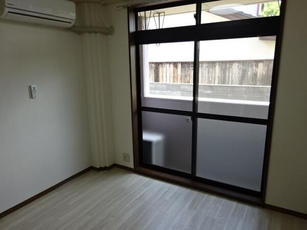 居室(エアコン、照明器具付き)
