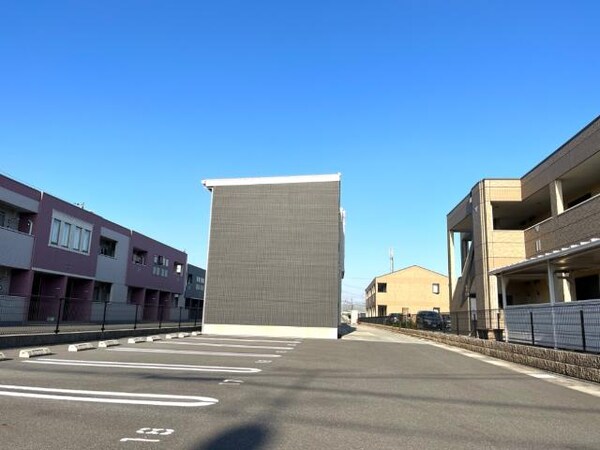 駐車場(外観写真（昼）)