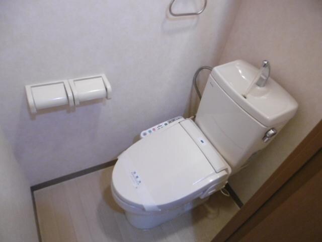 物件内観写真6　(シャワー付トイレ)