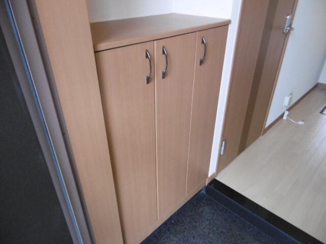 物件内観写真12　(下駄箱)