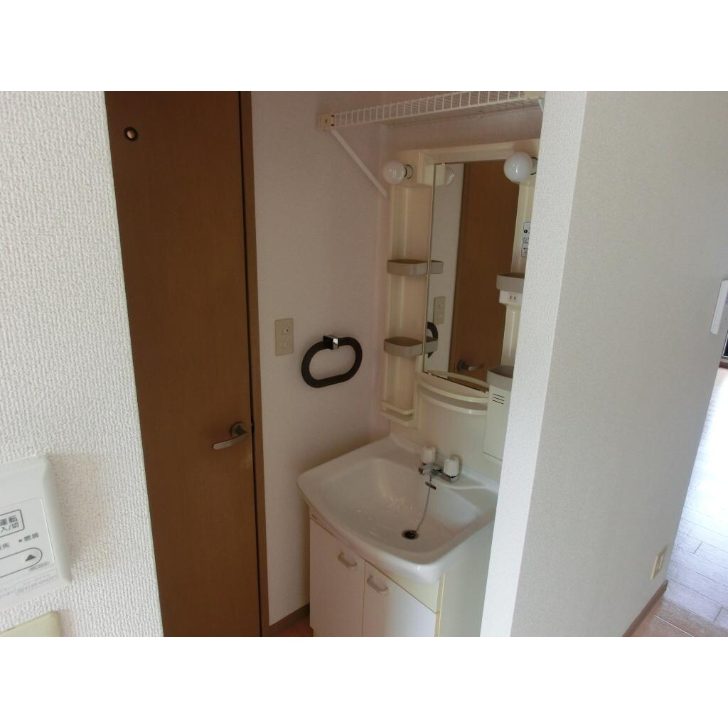 物件内観写真9　(洗面所)