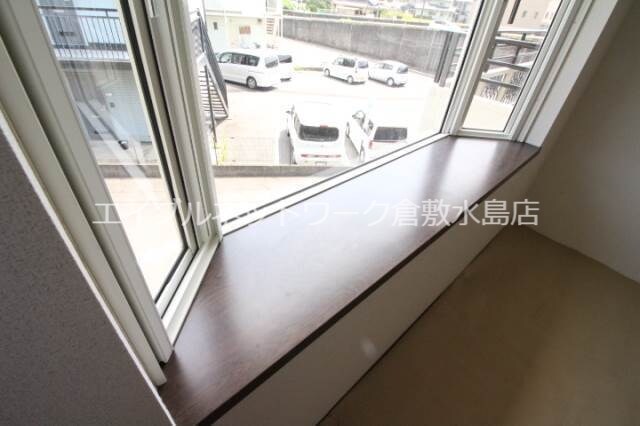 物件内観写真20　(出窓)