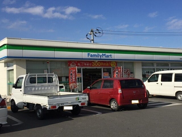 物件外観写真8　(ファミリーマート船穂店まで1300m)