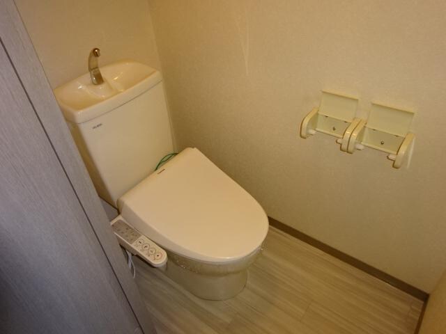 物件内観写真13　(シャワー付トイレ)