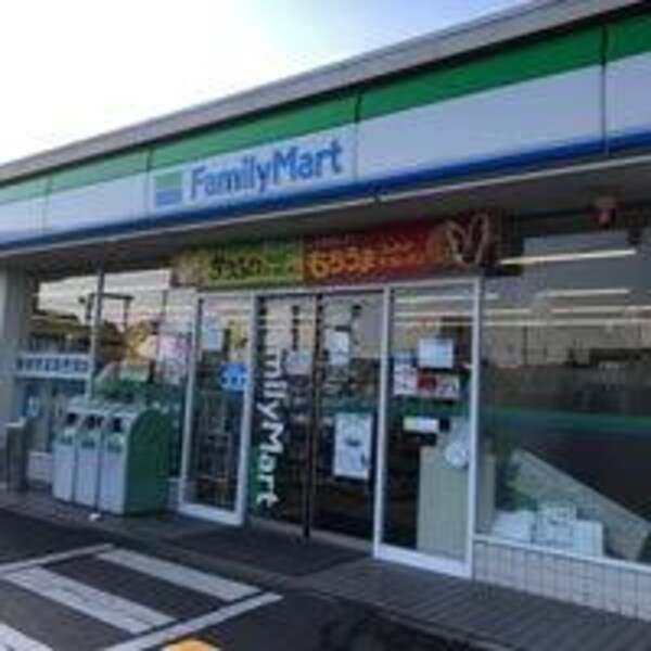 周辺環境(ファミリーマート 倉敷大内店 771m)