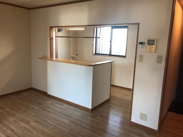 物件内観写真2　(リビング)