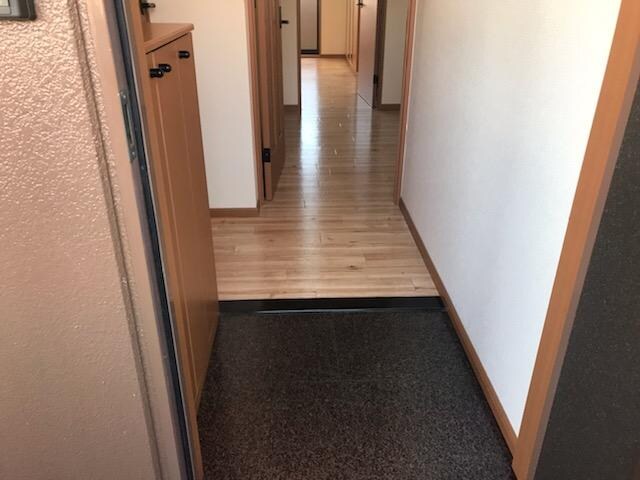 物件内観写真13　(玄関)