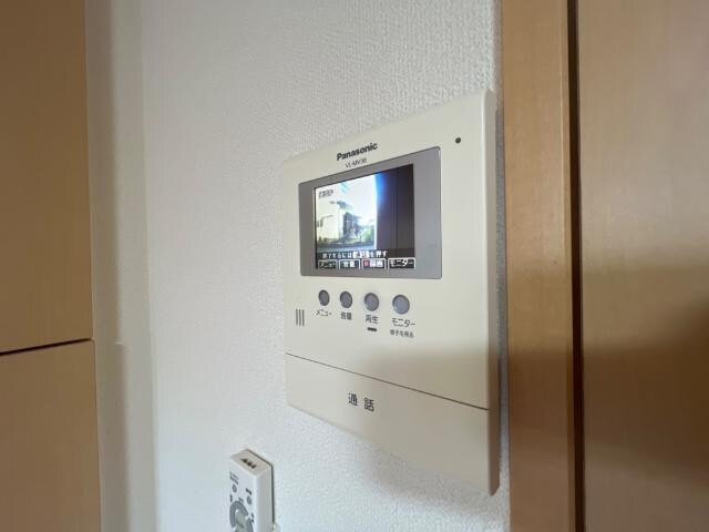 物件内観写真15　(カメラ付インターホン)