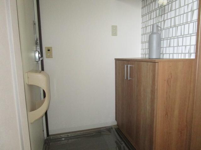物件内観写真12　(玄関)