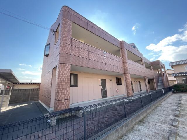 物件外観写真1　(外観写真（昼）)