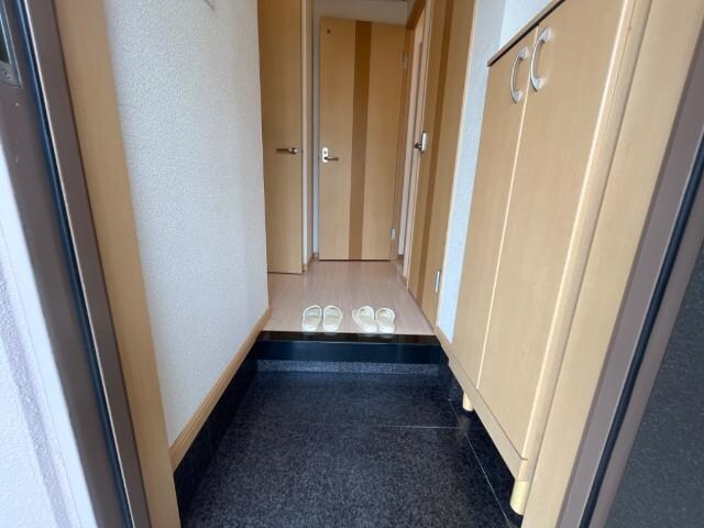 物件内観写真4　(玄関)