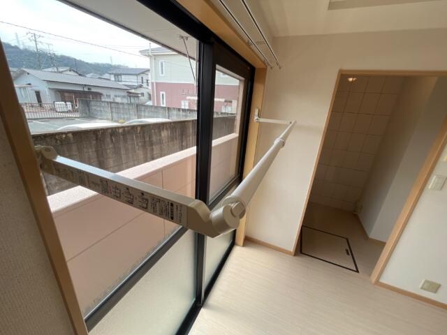 物件内観写真11　(室内物干し)