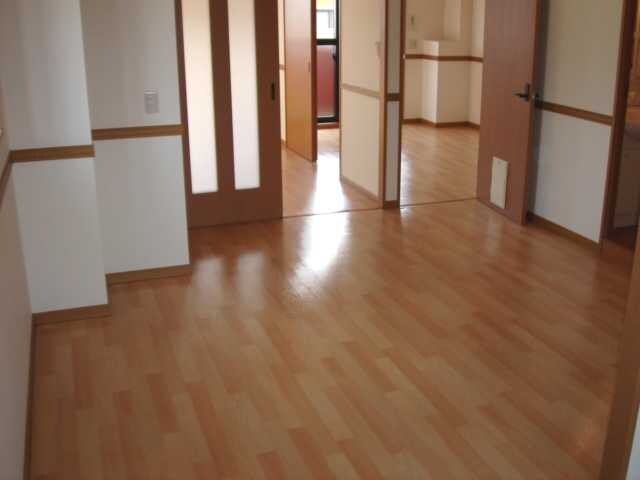 物件内観写真2　(リビング)