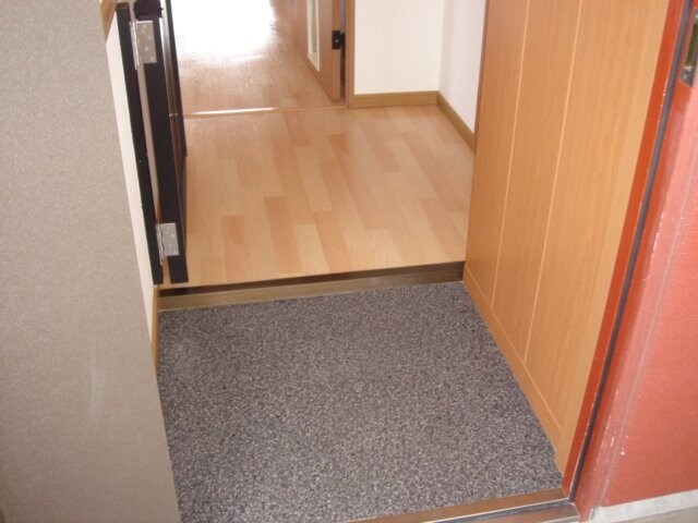 物件内観写真18　(玄関)
